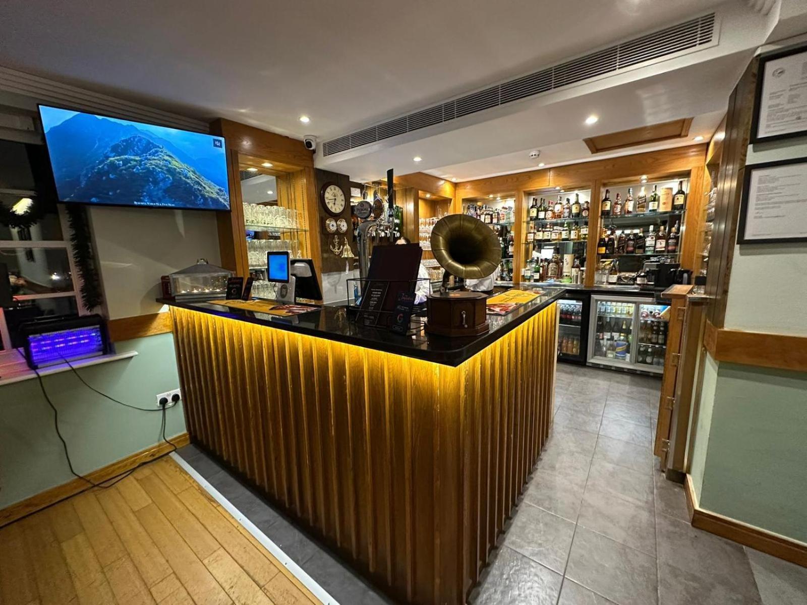 The Bell And Bottle Hotel Hedgerley Екстериор снимка